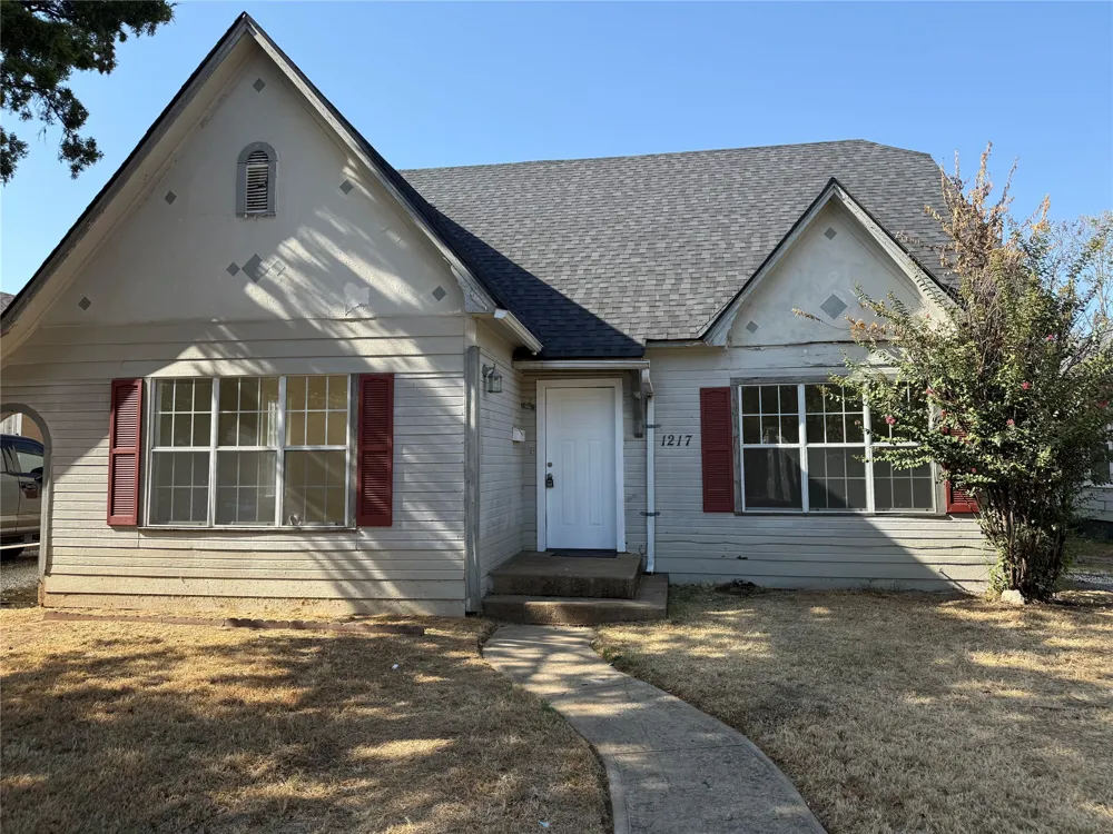 1217 W Walker Street Denison, TX 75020