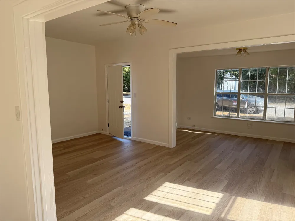 1217 W Walker Street Denison, TX 75020