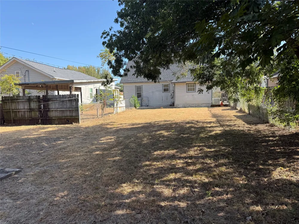 1217 W Walker Street Denison, TX 75020