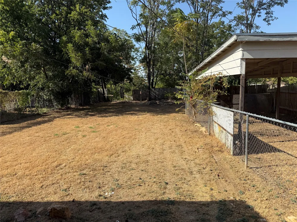 1217 W Walker Street Denison, TX 75020
