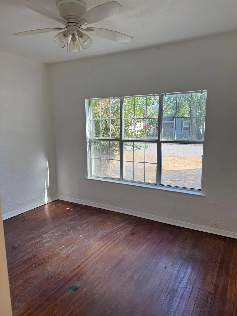 1217 W Walker Street Denison, TX 75020