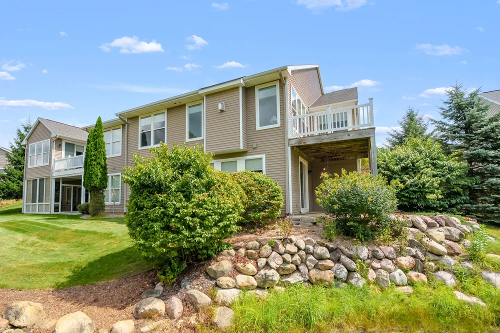 8874 Oak Meadow Cove Portage, MI 49024