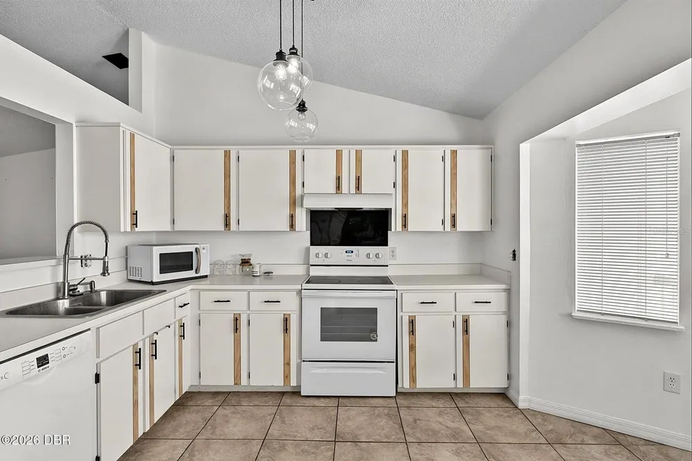 874 GOLDCOAST DRIVE Deltona, FL 32725