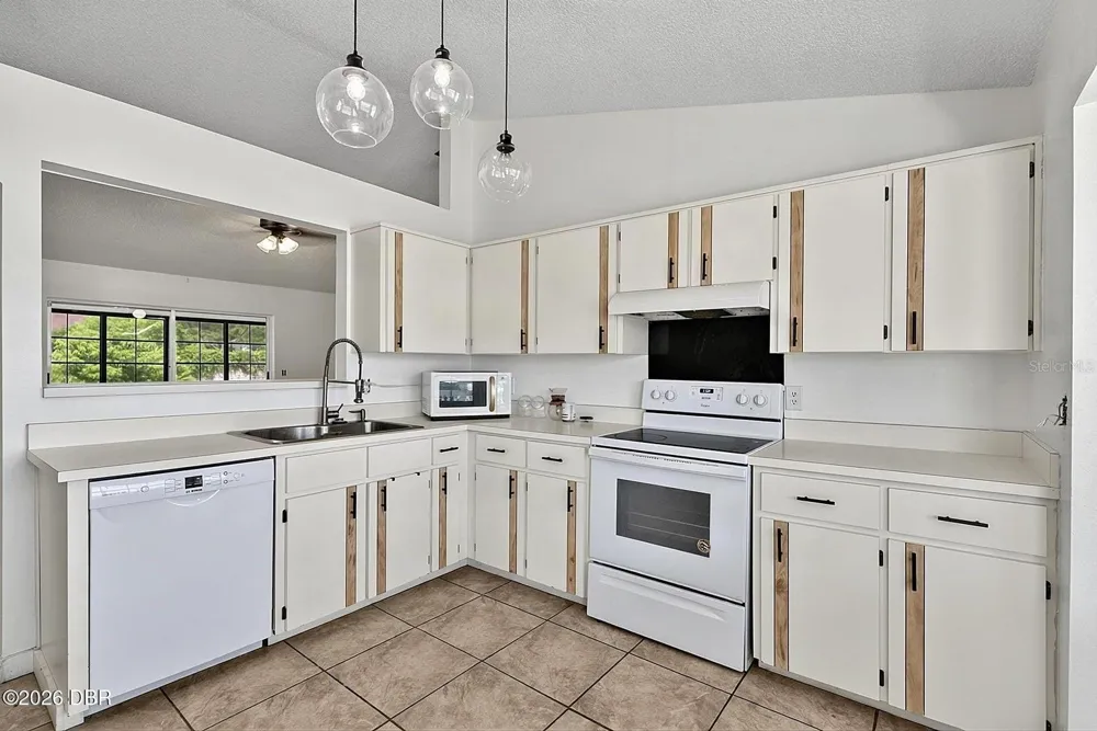 874 GOLDCOAST DRIVE Deltona, FL 32725