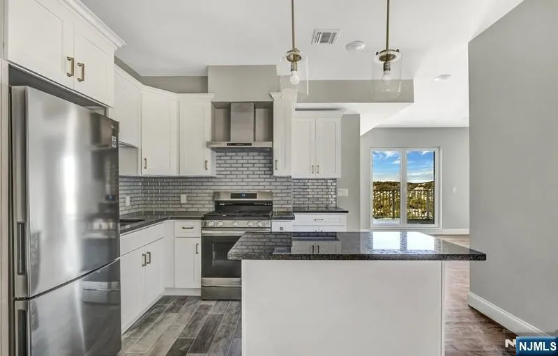 318 Dixon Avenue 202 Paterson, NJ 07501