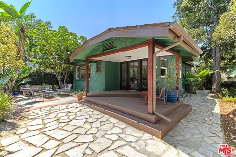 1149 Manzanita Street