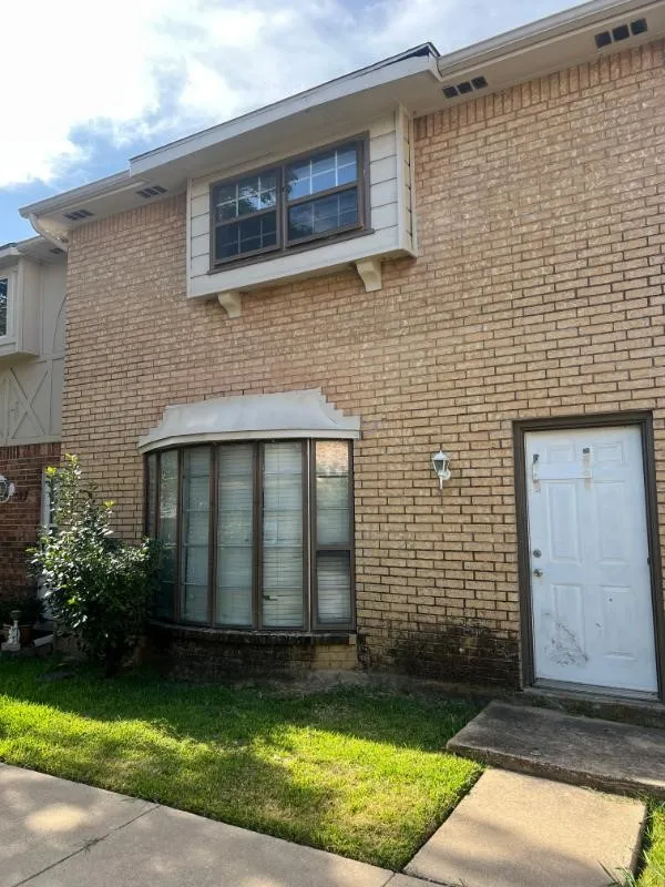 99 W Mountain Creek Drive #14 Grand Prairie, TX 75052