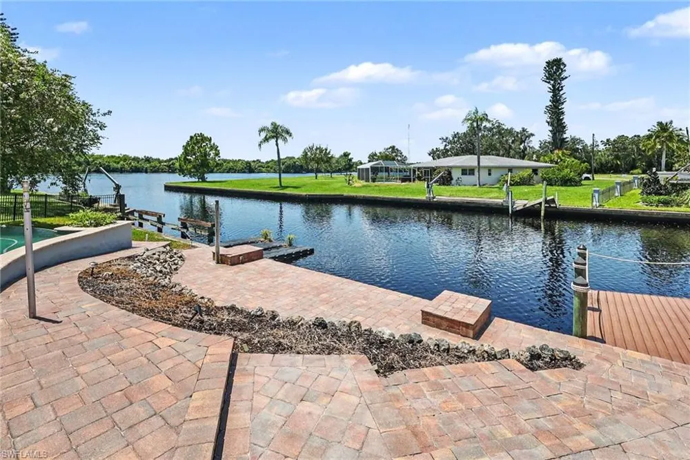 18071 Traverse Drive Alva, FL 33920