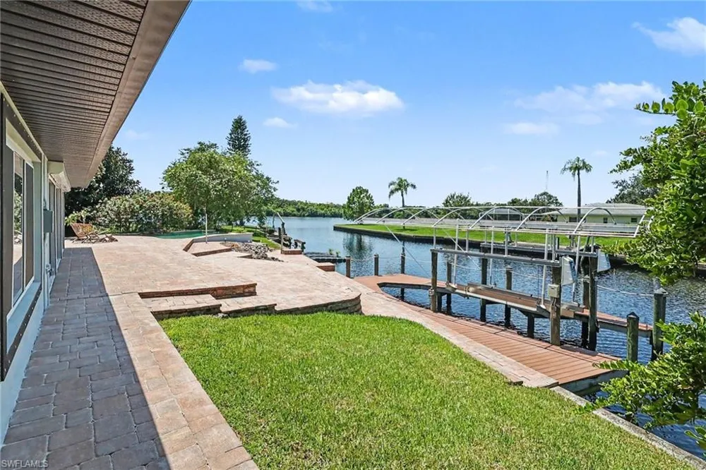 18071 Traverse Drive Alva, FL 33920