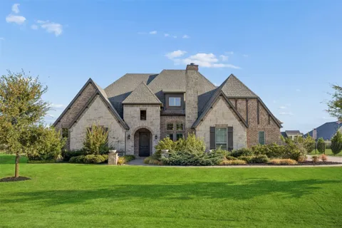 755 Kenwood Trail