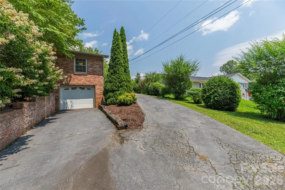 102 Azalea Drive Waynesville, NC 28786