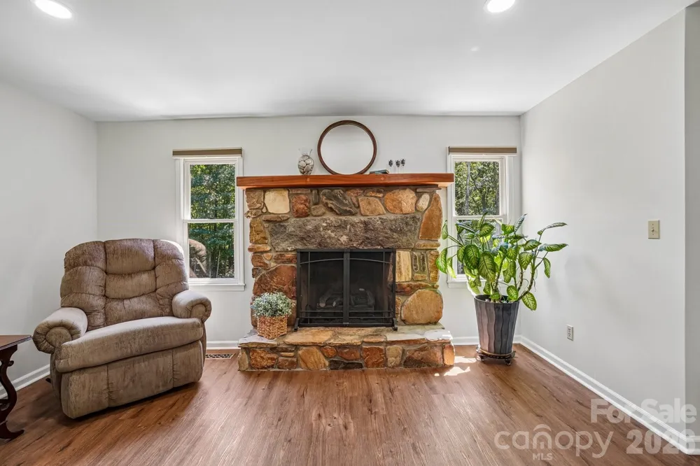 158 Mallard Drive Columbus, NC 28722