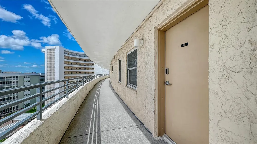 6300 MIDNIGHT PASS ROAD #809 Sarasota, FL 34242