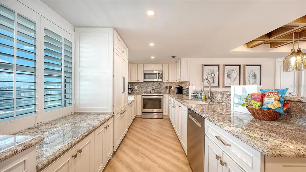 6300 MIDNIGHT PASS ROAD #809 Sarasota, FL 34242