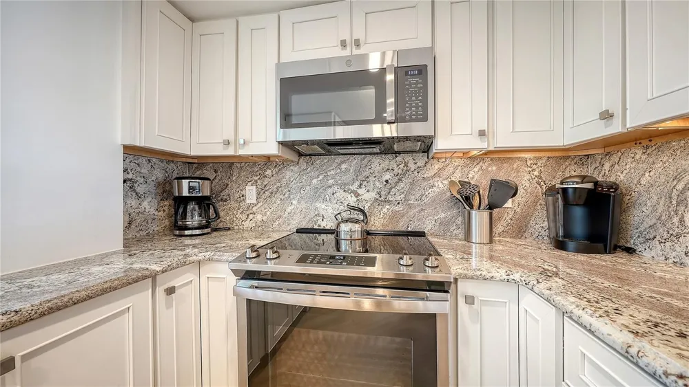 6300 MIDNIGHT PASS ROAD #809 Sarasota, FL 34242