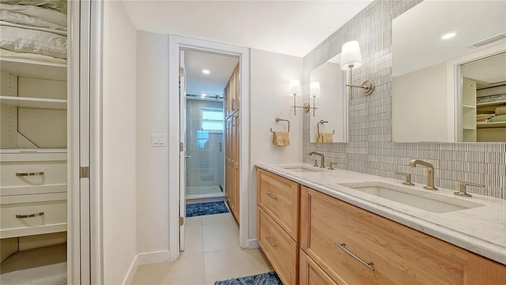 6300 MIDNIGHT PASS ROAD #809 Sarasota, FL 34242