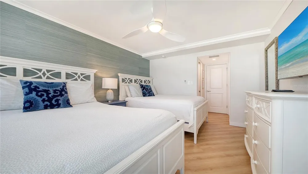 6300 MIDNIGHT PASS ROAD #809 Sarasota, FL 34242