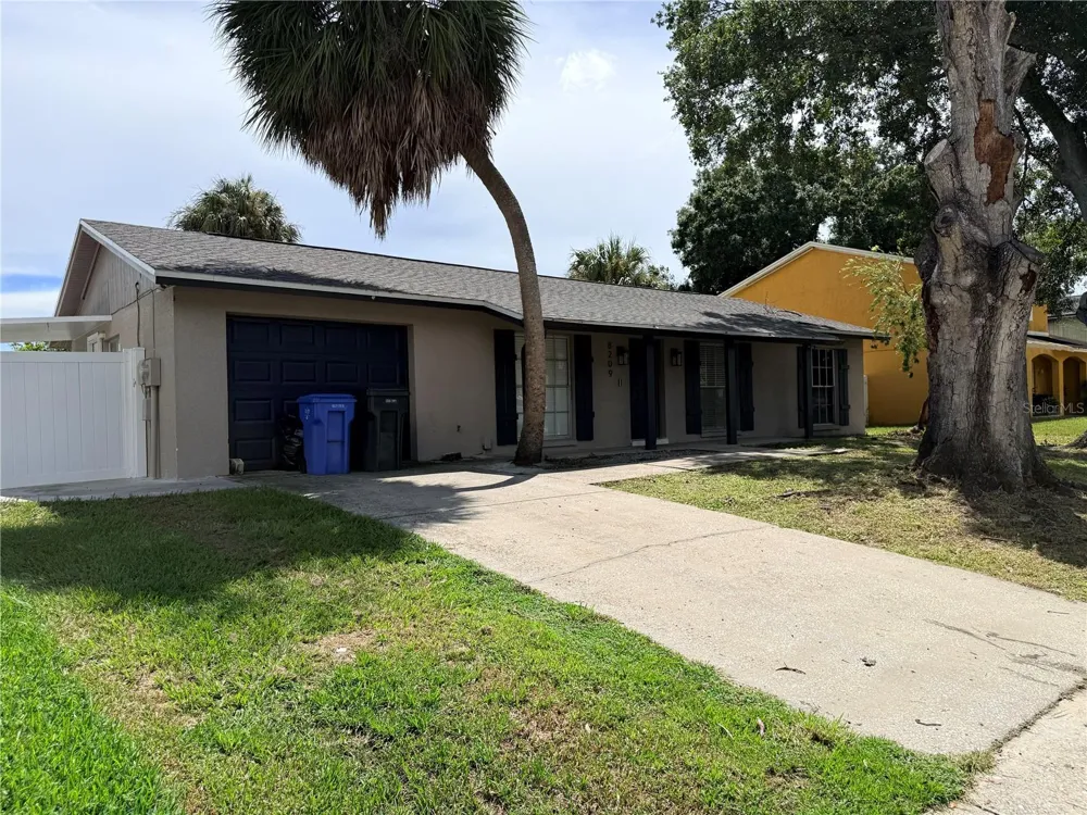 8209 VASSAR CIRCLE Tampa, FL 33634