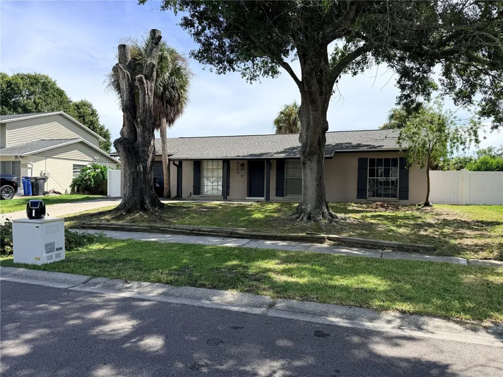 8209 VASSAR CIRCLE Tampa, FL 33634