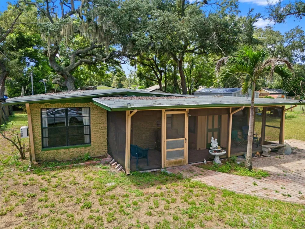 133 E 145TH AVENUE Tampa, FL 33613