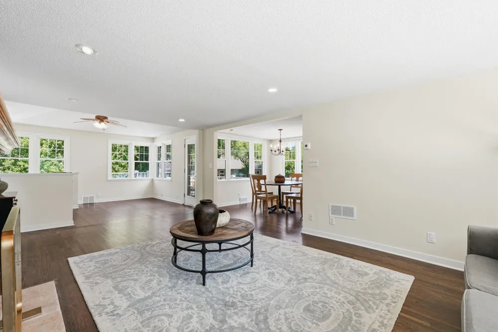 2800 Center Road Wayzata, MN 55391