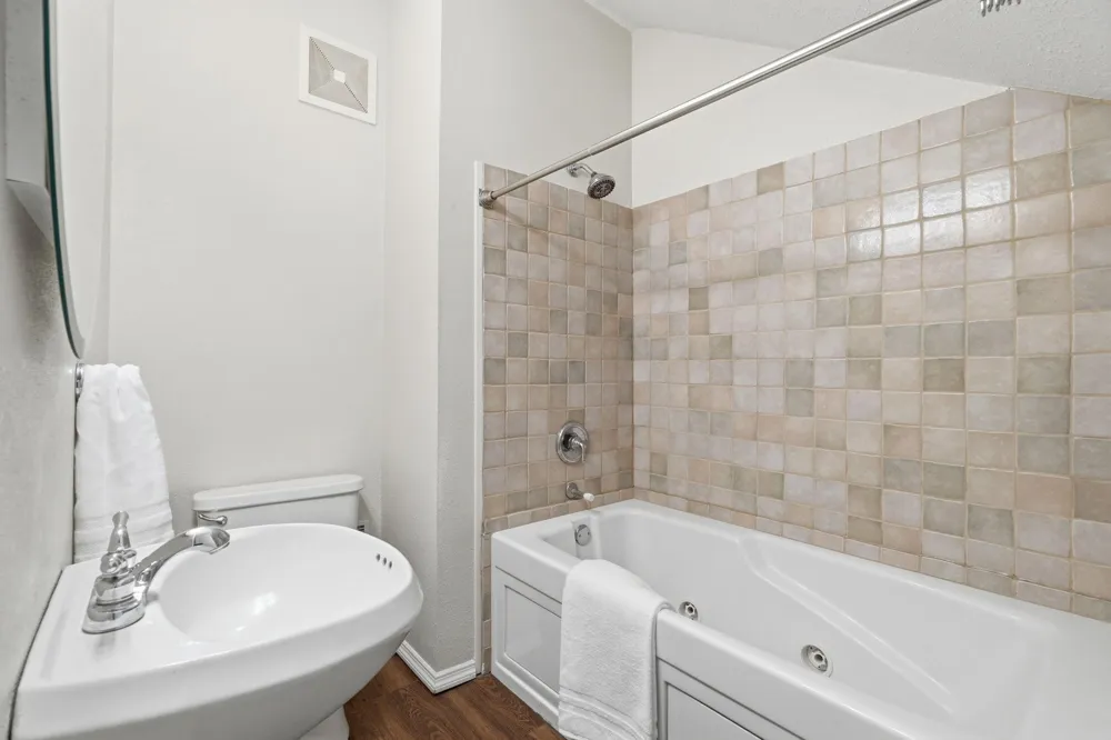 2800 Center Road Wayzata, MN 55391