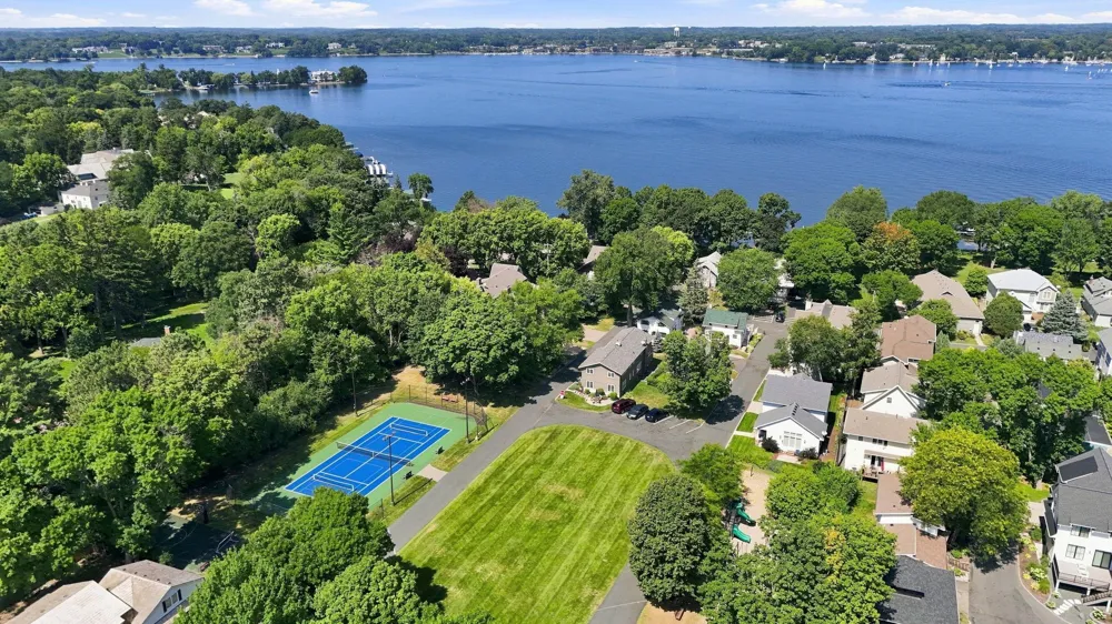 2800 Center Road Wayzata, MN 55391