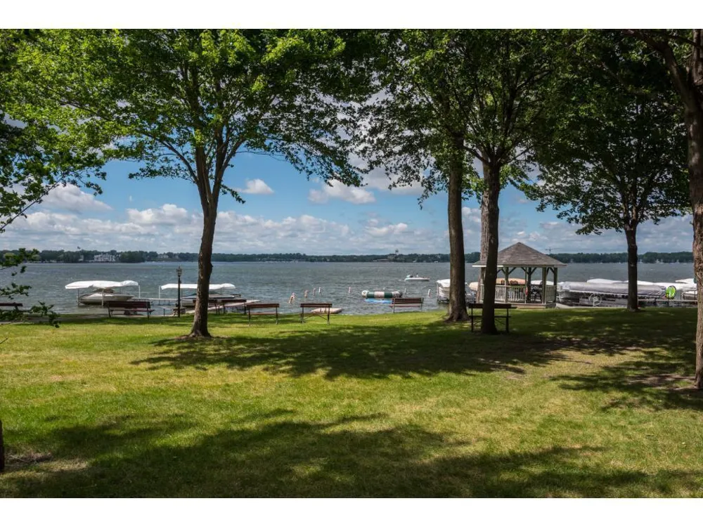 2800 Center Road Wayzata, MN 55391