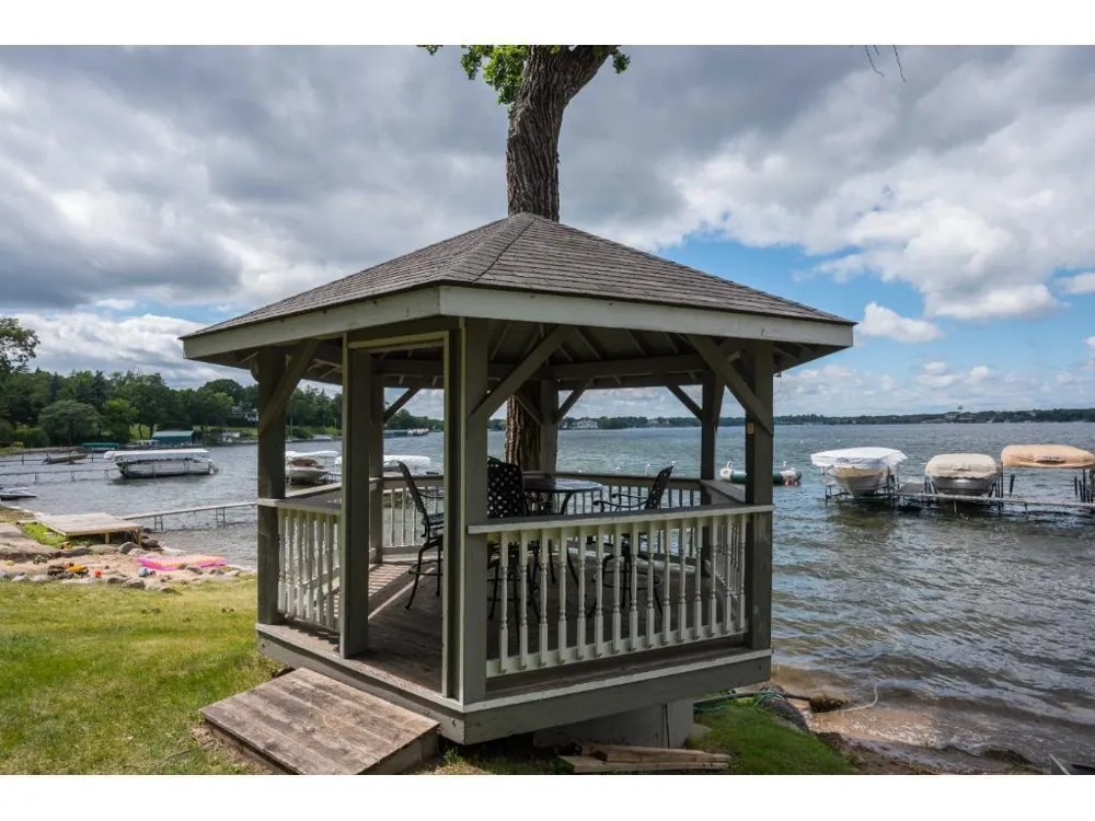 2800 Center Road Wayzata, MN 55391