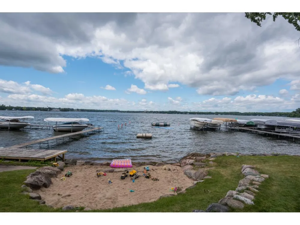 2800 Center Road Wayzata, MN 55391