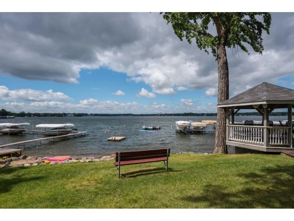 2800 Center Road Wayzata, MN 55391