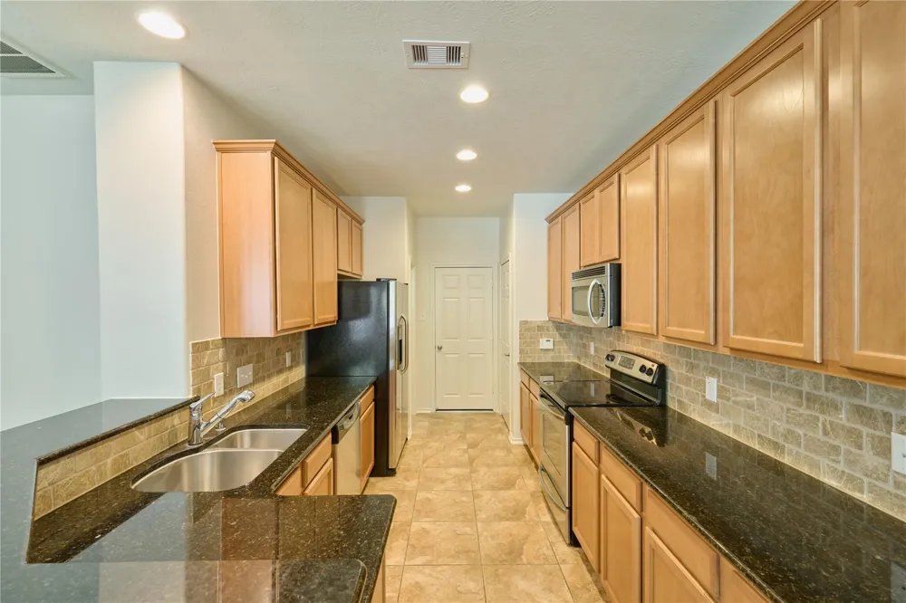 327 Bloomhill Place Magnolia, TX 77354