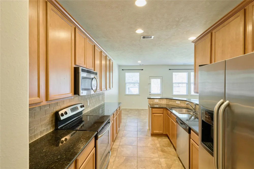 327 Bloomhill Place Magnolia, TX 77354