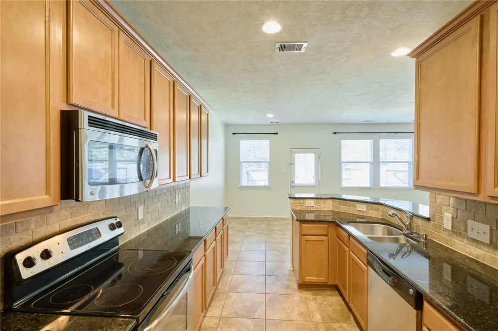 327 Bloomhill Place Magnolia, TX 77354