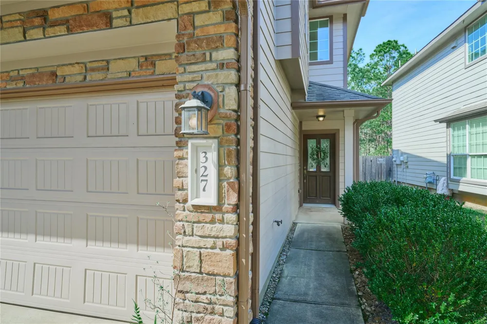 327 Bloomhill Place Magnolia, TX 77354
