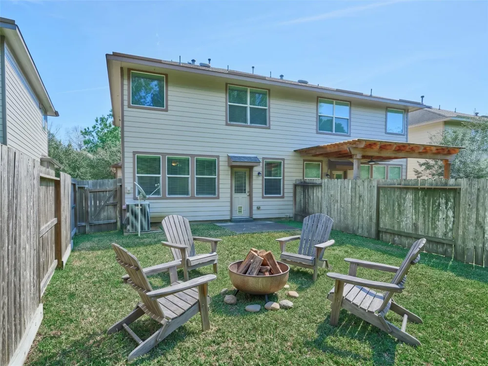 327 Bloomhill Place Magnolia, TX 77354