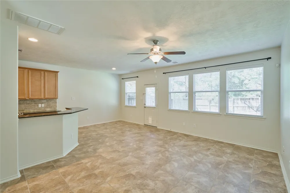 327 Bloomhill Place Magnolia, TX 77354