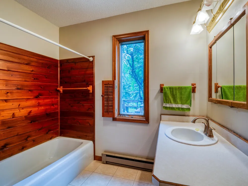 1902 Lakeview Drive SW Bemidji, MN 56601