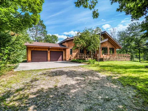 1902 Lakeview Drive SW