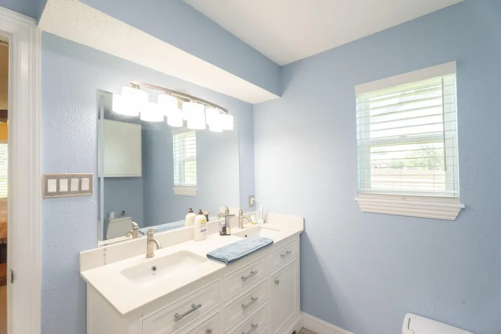 720 Winchester Trail Angleton, TX 77515