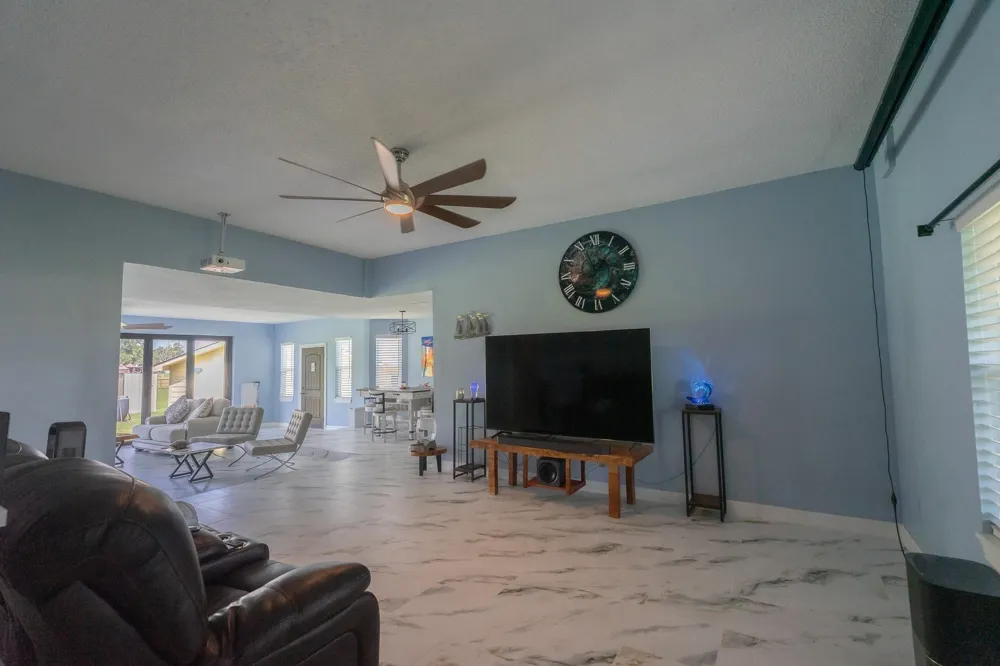 720 Winchester Trail Angleton, TX 77515