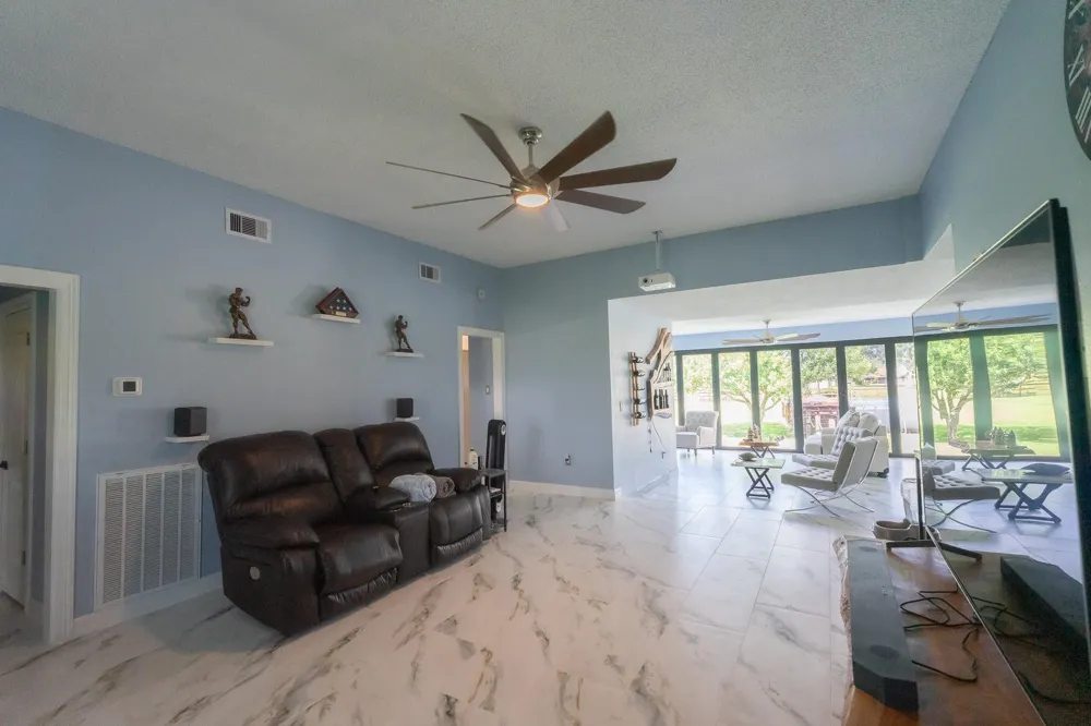 720 Winchester Trail Angleton, TX 77515