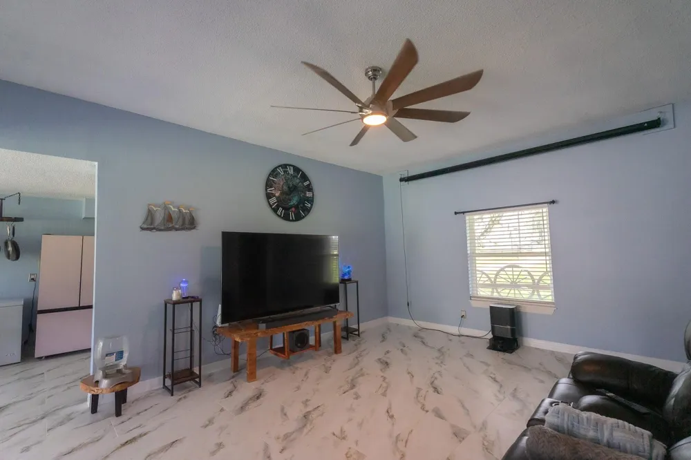 720 Winchester Trail Angleton, TX 77515