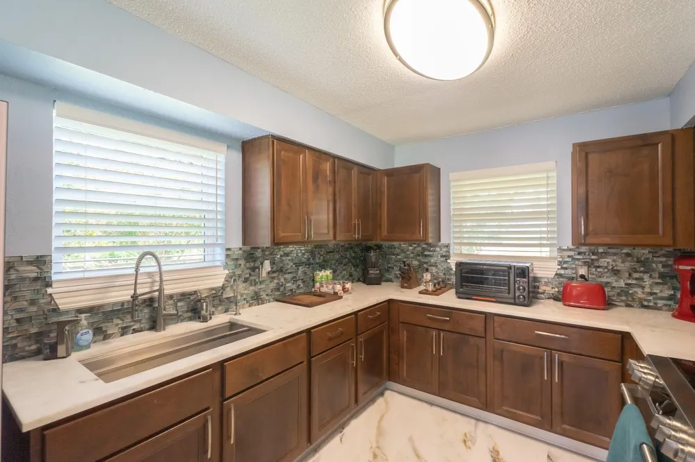 720 Winchester Trail Angleton, TX 77515