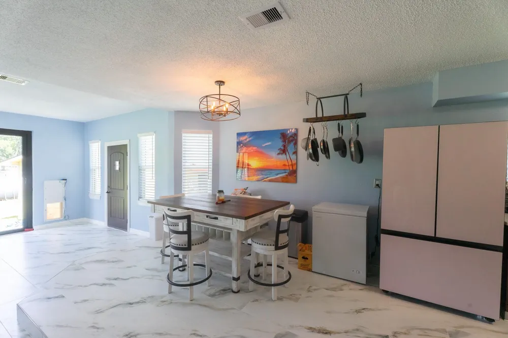 720 Winchester Trail Angleton, TX 77515
