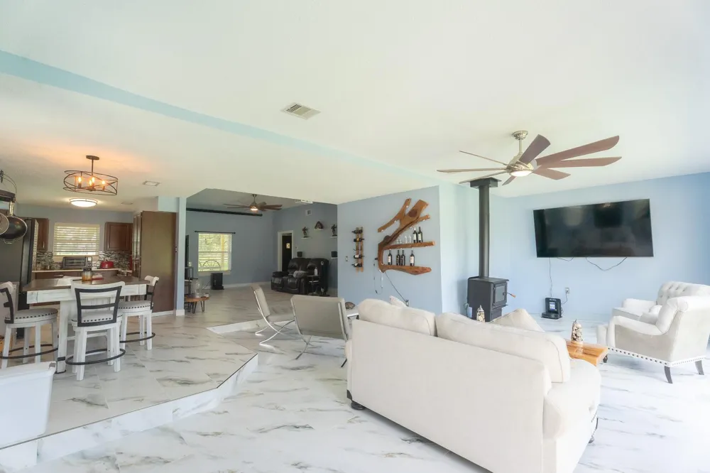 720 Winchester Trail Angleton, TX 77515