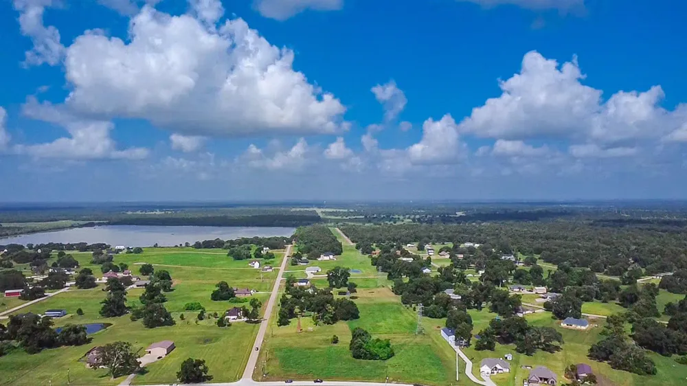720 Winchester Trail Angleton, TX 77515