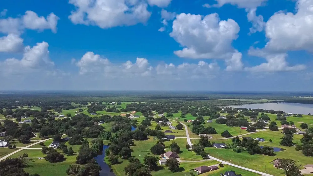 720 Winchester Trail Angleton, TX 77515