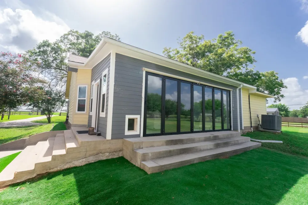 720 Winchester Trail Angleton, TX 77515