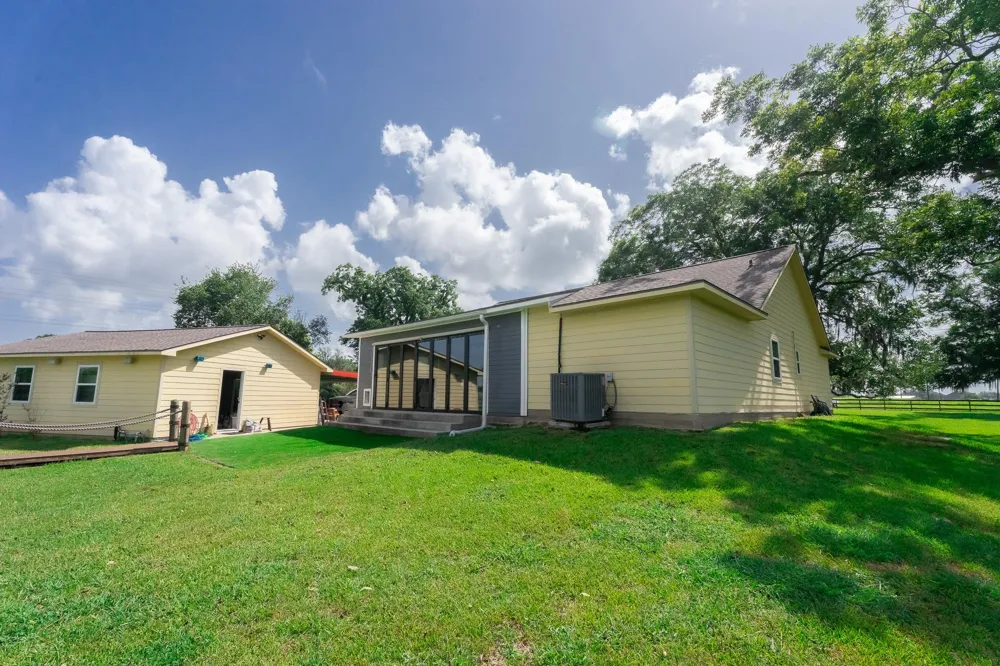 720 Winchester Trail Angleton, TX 77515